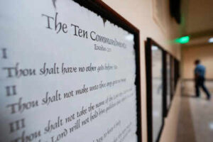 us appeals court allows ten commandments in louisiana classrooms