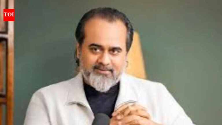 Acharya Prashant Quote: Quote of the day by Acharya Prashant: “The quality of this moment decides the quality of life. If this is life, then the worthiness of this moment is the worthiness of life”