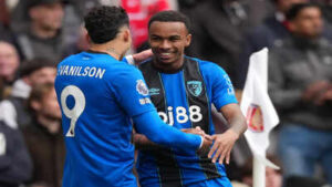 arsenal stunned by bournemouth in 2 1 loss that lets man city back into premier league title race