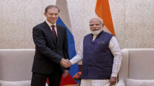 pm modi with russia39s first deputy chairman denis manturov