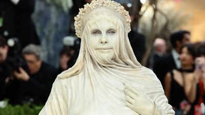 met gala 2026 heidi klum transforms into a marble masterpiece turns heads with bold art inspired sculptural look