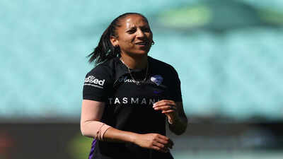 wbbl hobart hurricanes v adelaide strikers