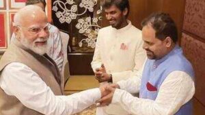 panchayats binod aka ashok pathak recalls meeting pm narendra modi