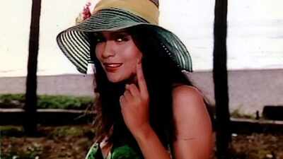 zeenat aman 1