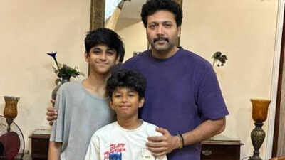 1785239077 ravi mohan