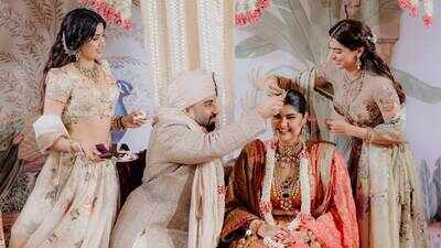first wedding pictures anshula kapoor marries longtime beau rohan thakkar janhvi kapoor and khushi kapoor help their jiju apply sindoor