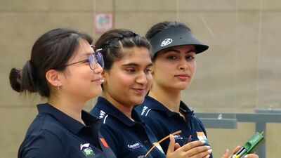 gold for esha singh in the middle olympic medallist manu bhaker on the right claims bronze