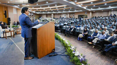 iim kozhikode director prof debashis chatterjee