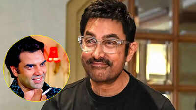 dharam ji ka haath faavde ki tarah tha aamir khan recalls shaking hands with dharmendra for the first time