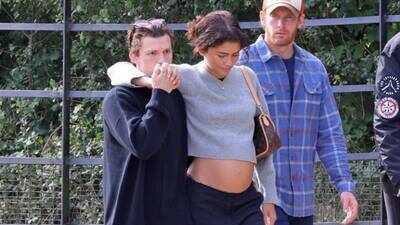 is zendaya pregnant with her first child with tom holland truth behind viral baby bump photo revealed