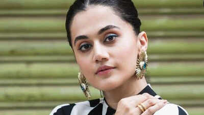 taapsee pannu breaks silence on kangana ranauts upbringing remark aap khatam kyun nahi hone dete yeh baat