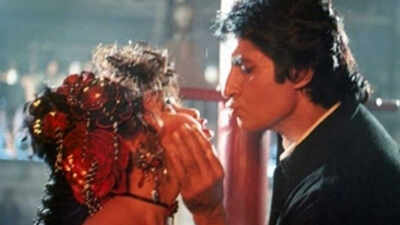 amitabh bachchans jumma chumma shoot turned dangerous when kimi katkar was thrown off 20 feet chinni prakash revealed her fall from cliff it hurt her