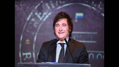 muchas gracias hombre imposible argentina president lauds messi as the famous footballer announces retirement