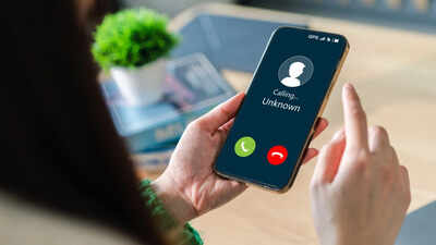 govt makes displaying caller name mandatory from november 1