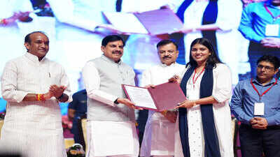 mp cm mohan yadav distributes 954 compassionate appointment letters in school education department announces 20000 new jobs
