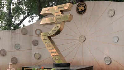 rupee ends the week in green